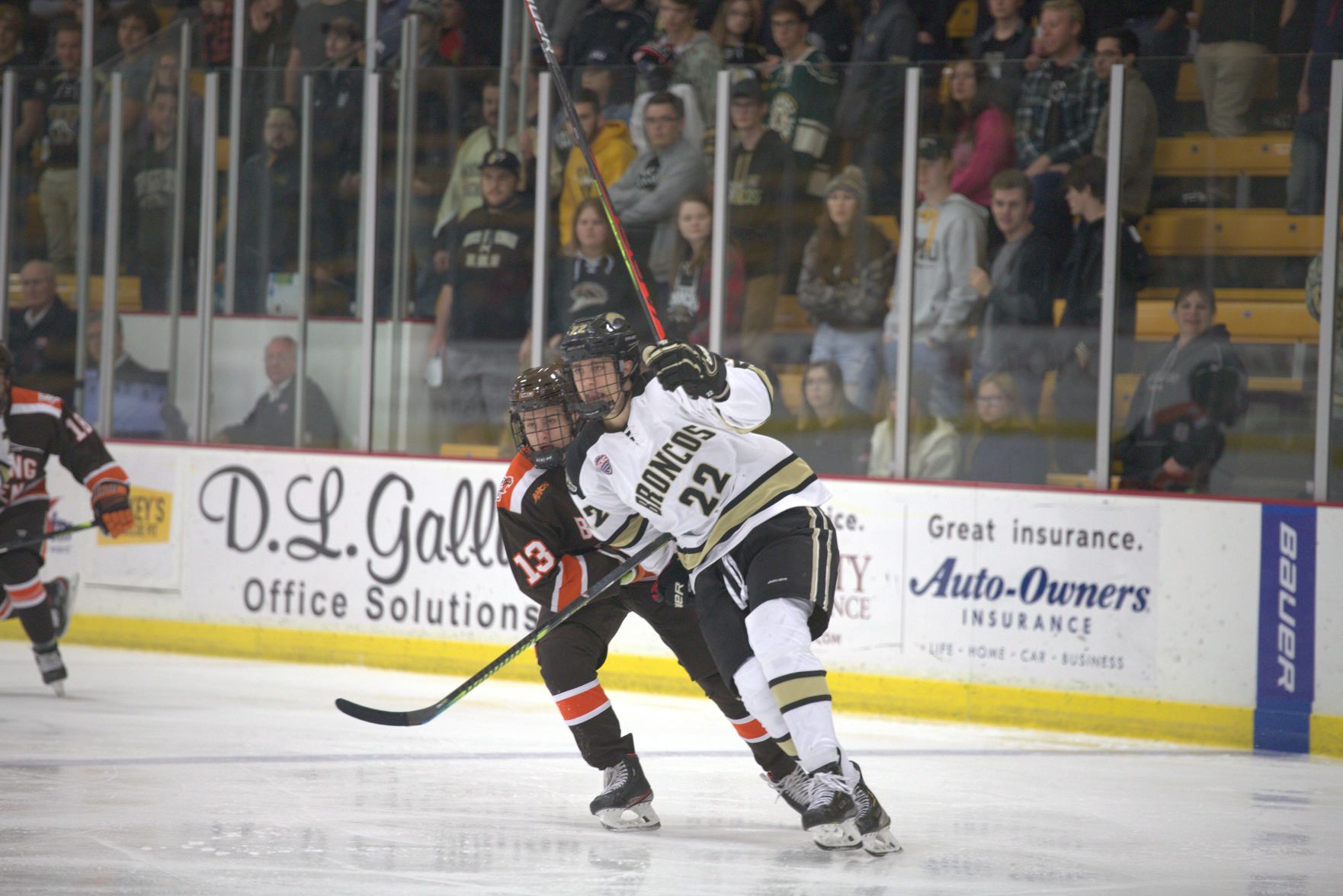 Hockey earns five points on the road against Colorado College
